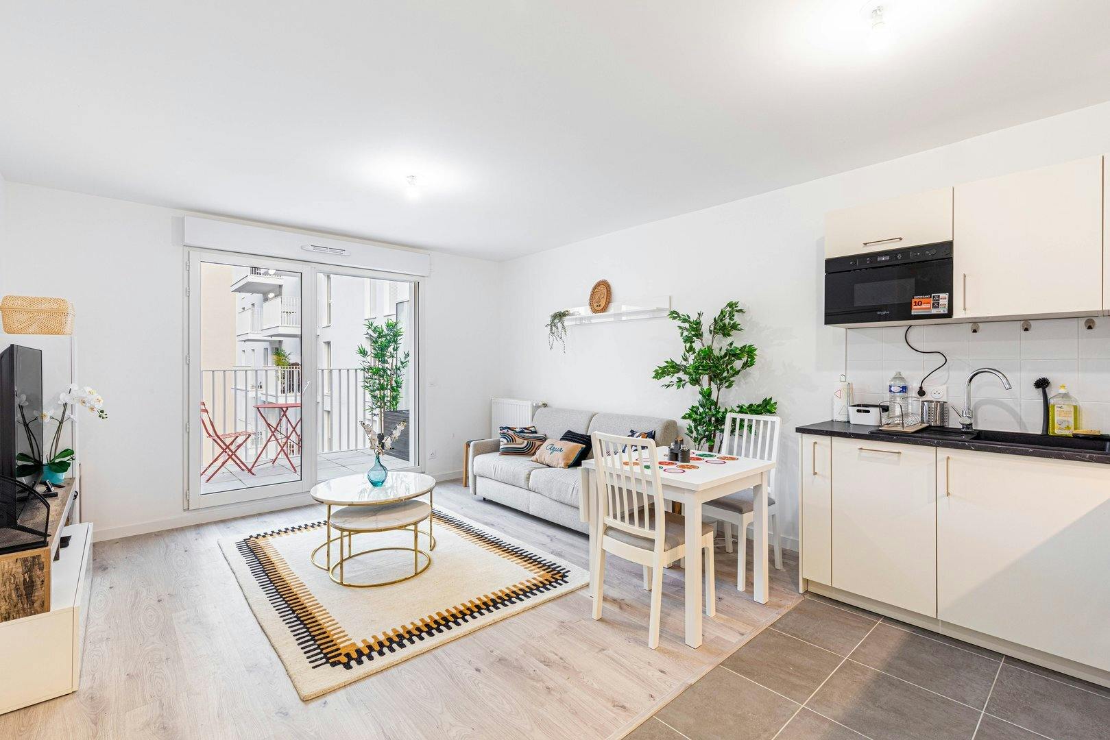 Apartment for rent for €1,976 per month in Asnières-sur-Seine, Rue Henri Bergson