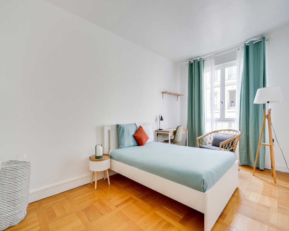 Private room in Rue Mesnil, Paris (1483568) ROOM