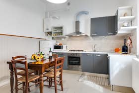 Appartement te huur voor € 1.980 per maand in Ravenna, Via Dismano