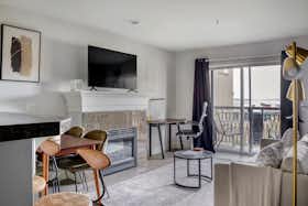 Appartamento in affitto a $4,352 al mese a Seattle, Queen Anne Ave N