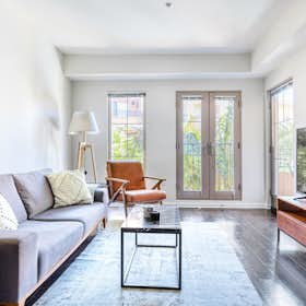 Appartement te huur voor $3,850 per maand in Los Angeles, W Manchester Ave