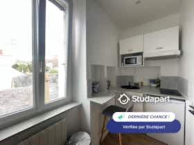 Appartement te huur voor € 630 per maand in Rennes, Rue Jean-Marie Duhamel