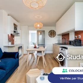 Private room for rent for €565 per month in Bordeaux, Cours Édouard Vaillant