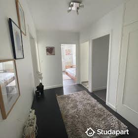 Private room for rent for €400 per month in Orléans, Place du Val