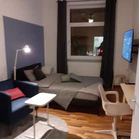 WG-Zimmer zu mieten für 720 € pro Monat in Frankfurt am Main, Mainzer Landstraße