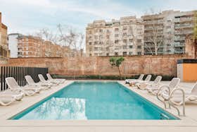 Apartment for rent for €4,256 per month in Barcelona, Carrer de Morales