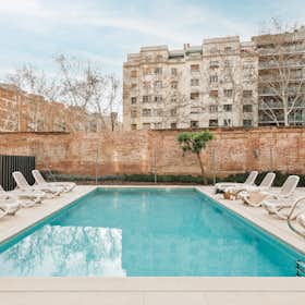 Apartment for rent for €4,256 per month in Barcelona, Carrer de Morales