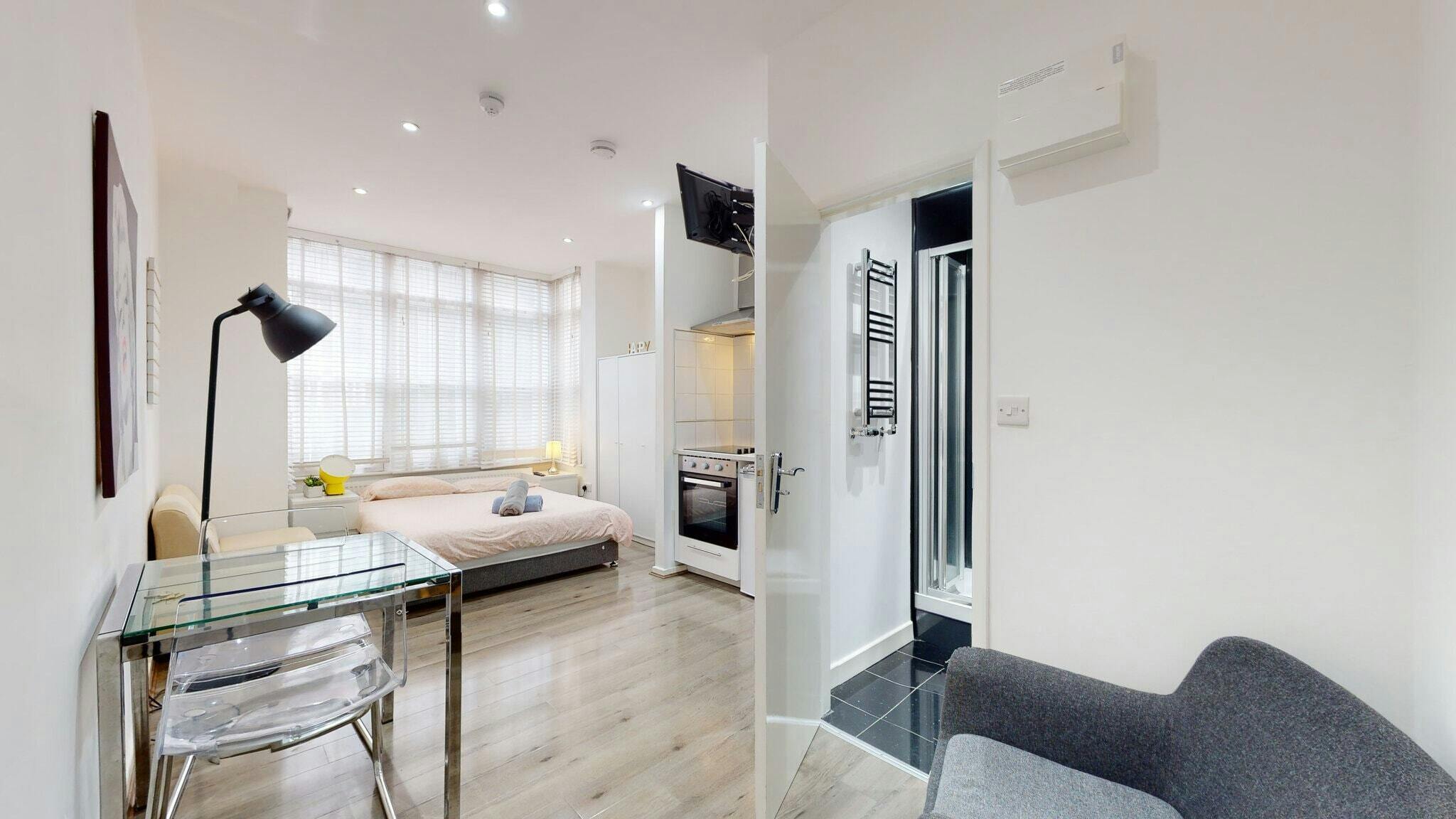 Blenheim Gardens, London preview