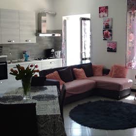 Casa for rent for 950 € per month in Cagliari, Via Doberdò
