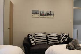 Apartment for rent for £2,508 per month in Manchester, Bennett Road