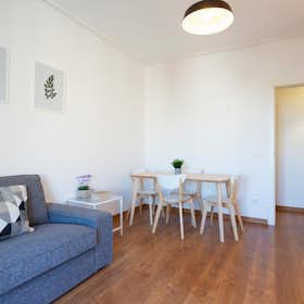 Apartment for rent for €1,795 per month in Barcelona, Carrer de l'Alfambra