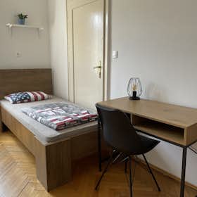 Shared room for rent for €550 per month in Ljubljana, Rozmanova ulica