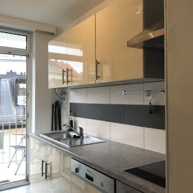 Appartement te huur voor € 2.500 per maand in Munich, Klenzestraße