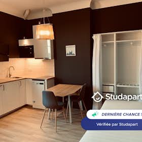 Appartement te huur voor € 690 per maand in Roubaix, Rue Dammartin