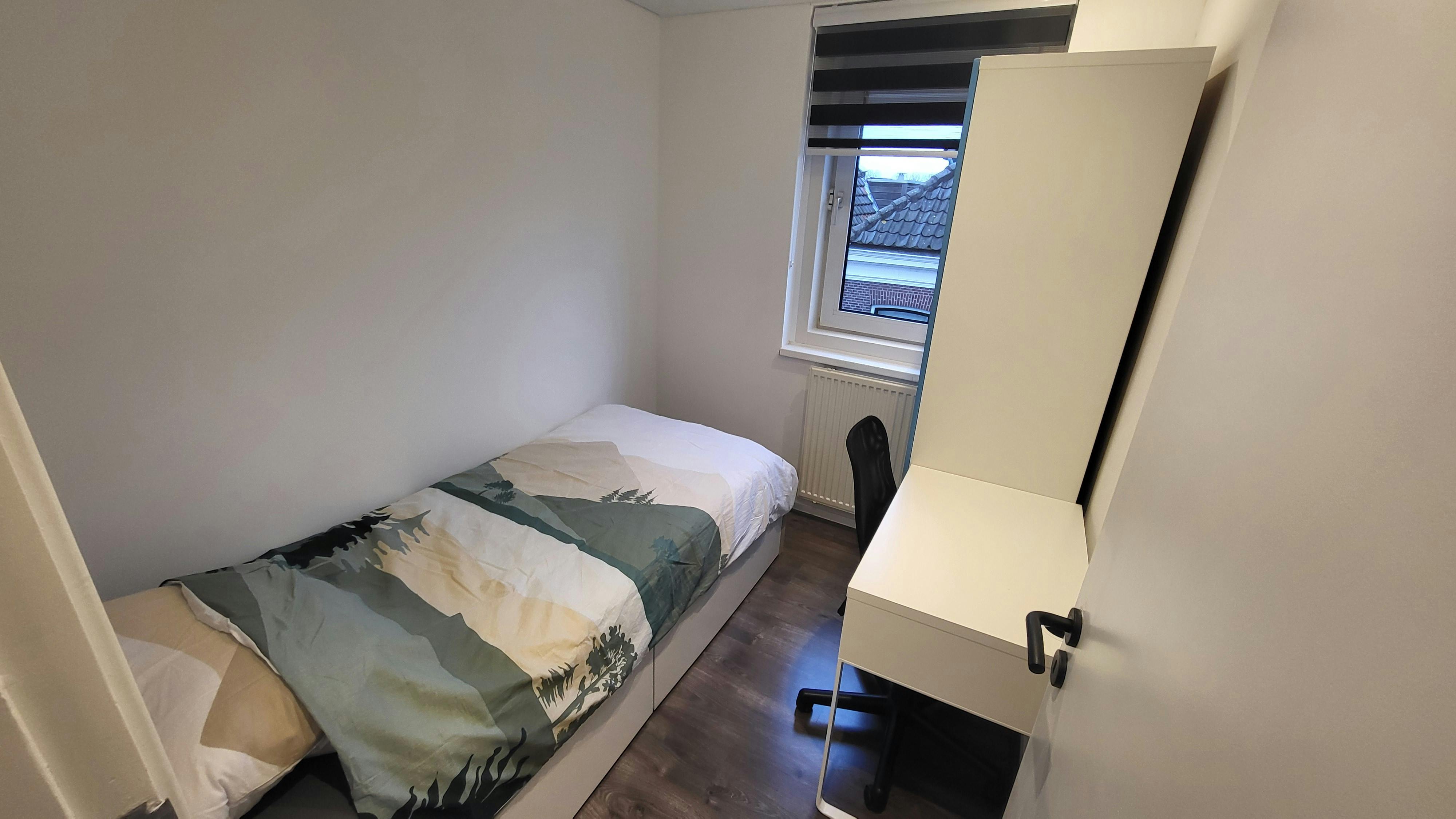 Kamer Overschiese Dorpsstraat in Rotterdam