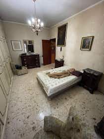 Chambre privée à louer pour 450 €/mois à Naples, Via Adolfo Omodeo