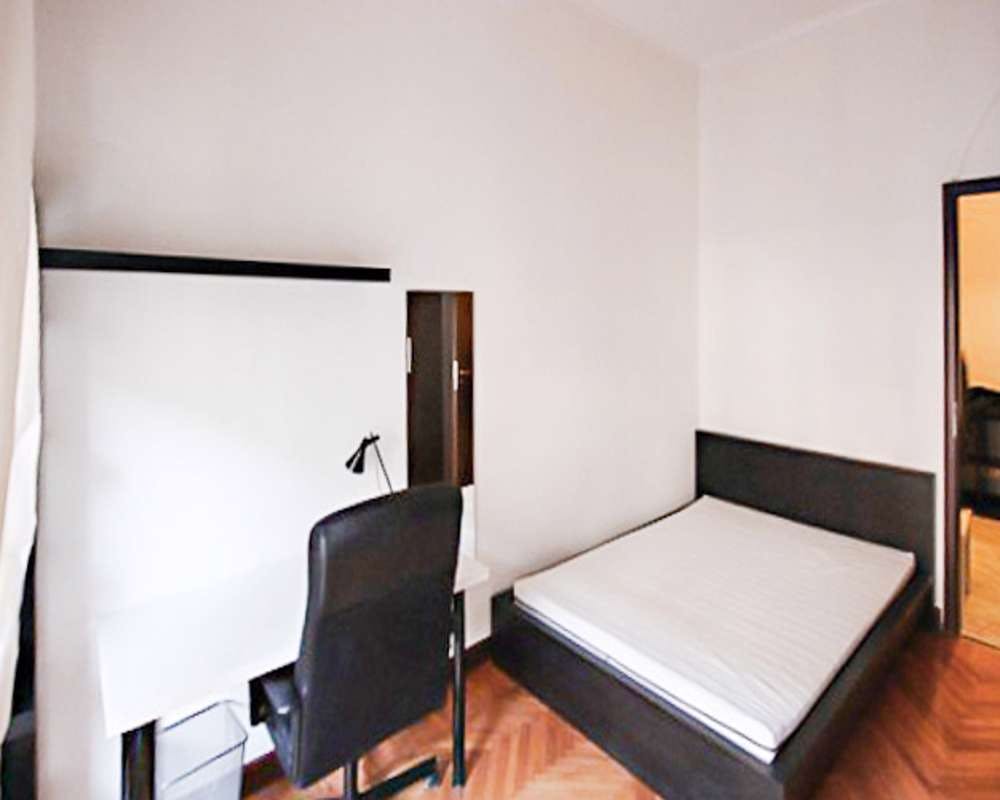 Via Giulio Ceradini, Milan