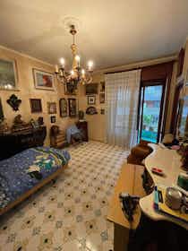 Privé kamer te huur voor € 450 per maand in Naples, Via Adolfo Omodeo