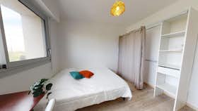 Приватна кімната за оренду для 480 EUR на місяць у Vénissieux, Avenue Marcel Cachin