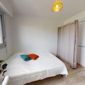 私人房间 正在以 €480 的月租出租，其位于 Vénissieux, Avenue Marcel Cachin