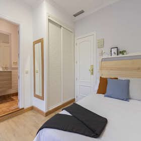 Private room for rent for €1,130 per month in Madrid, Calle de San Lorenzo