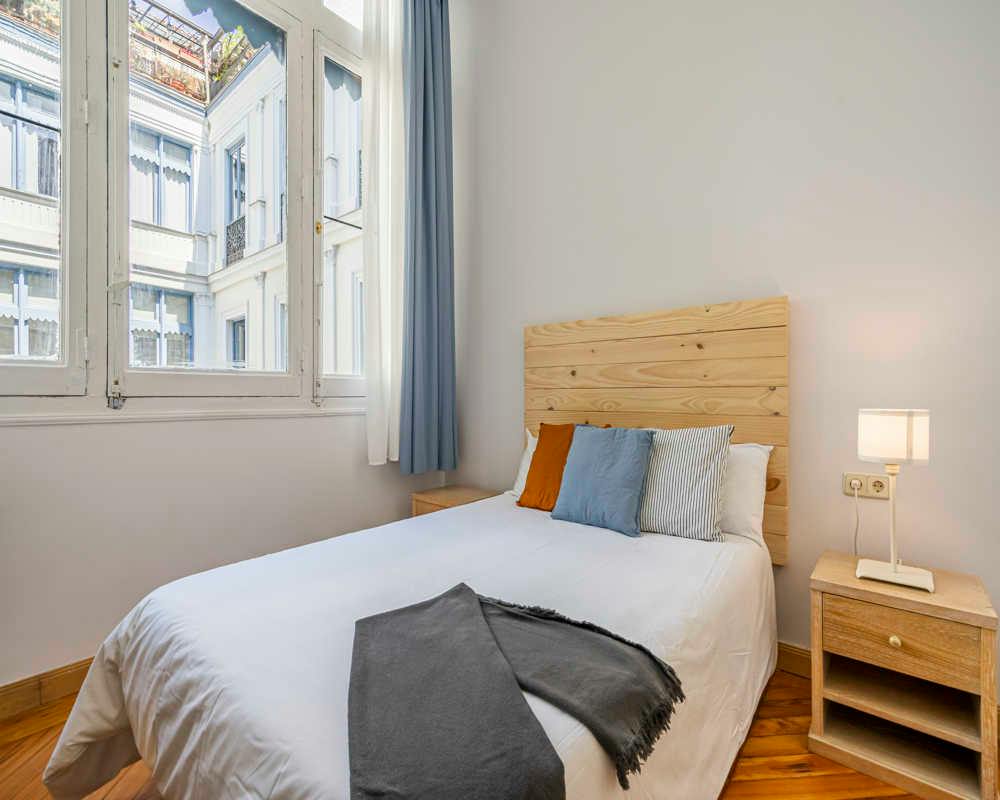 Private room in Calle de San Lorenzo, Madrid (1484430) room image 1