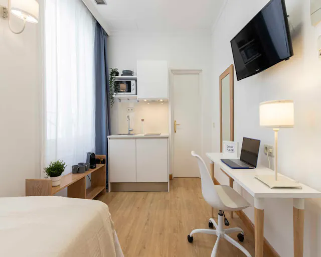 Private room in Calle de San Lorenzo, Madrid (1484435) room image 2