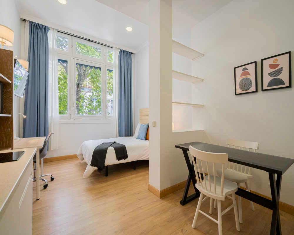 Private room in Calle de San Lorenzo, Madrid (1484438) room image 1