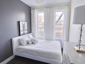 Privé kamer te huur voor $1,050 per maand in Ridgewood, Madison St