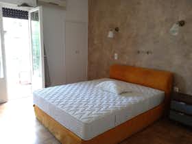 Mehrbettzimmer zu mieten für 400 € pro Monat in Athens, 3is Septemvriou