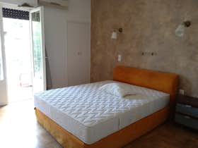 共用房间 正在以 €400 的月租出租，其位于 Athens, 3is Septemvriou