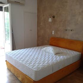 Shared room for rent for €400 per month in Athens, 3is Septemvriou
