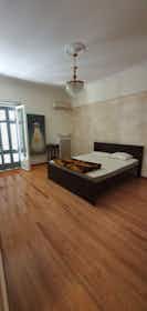 Общая комната сдается в аренду за 400 € в месяц в Athens, 3is Septemvriou