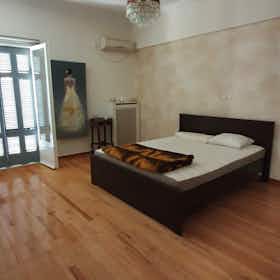 Mehrbettzimmer zu mieten für 400 € pro Monat in Athens, 3is Septemvriou