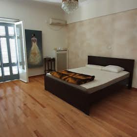 Shared room for rent for €400 per month in Athens, 3is Septemvriou