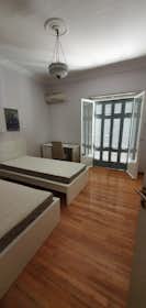 Общая комната сдается в аренду за 400 € в месяц в Athens, 3is Septemvriou