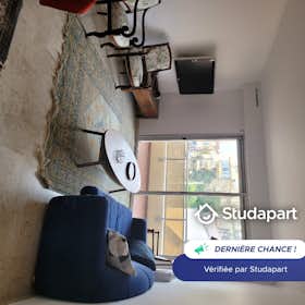 Wohnung zu mieten für 1.200 € pro Monat in Toulon, Rue Ernest Renan