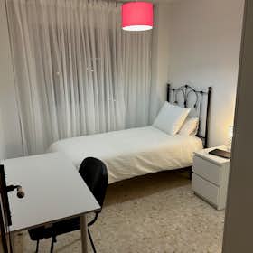 Private room for rent for €400 per month in Málaga, Avenida José Ortega y Gasset
