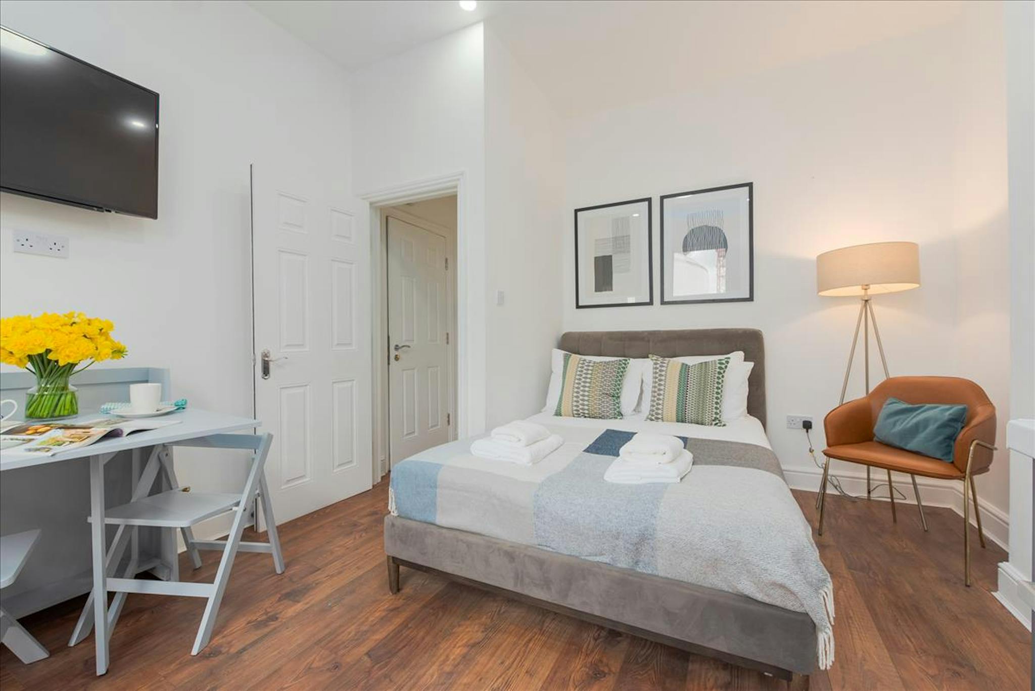 Warwick Road, London preview