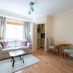 Studio for rent for £2,992 per month in London, Sloane Avenue
