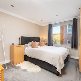 Apartment for rent for £2,493 per month in London, Maud Chadburn Place
