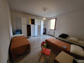 Mehrbettzimmer zu mieten für 260 € pro Monat in Florence, Via di Mezzo