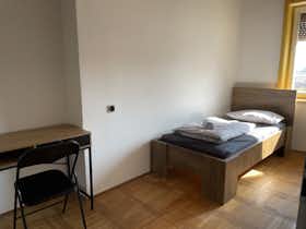 Private room for rent for €475 per month in Ljubljana, Rozmanova ulica