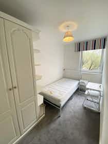 私人房间 正在以 £894 的月租出租，其位于 London, Fulham Road