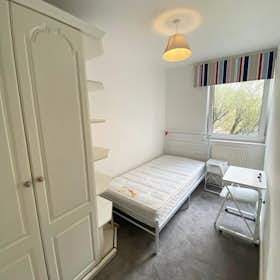 Отдельная комната сдается в аренду за 899 £ в месяц в London, Fulham Road
