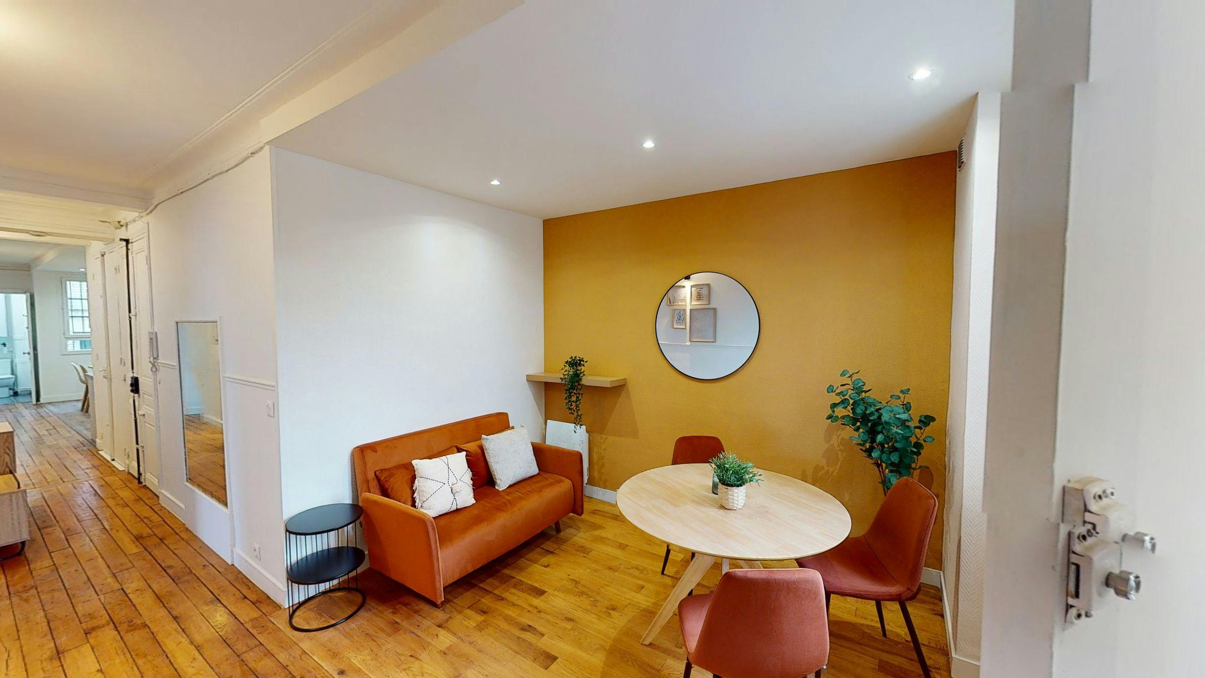 Private room for rent on Rue des Cloys, Paris - Plus