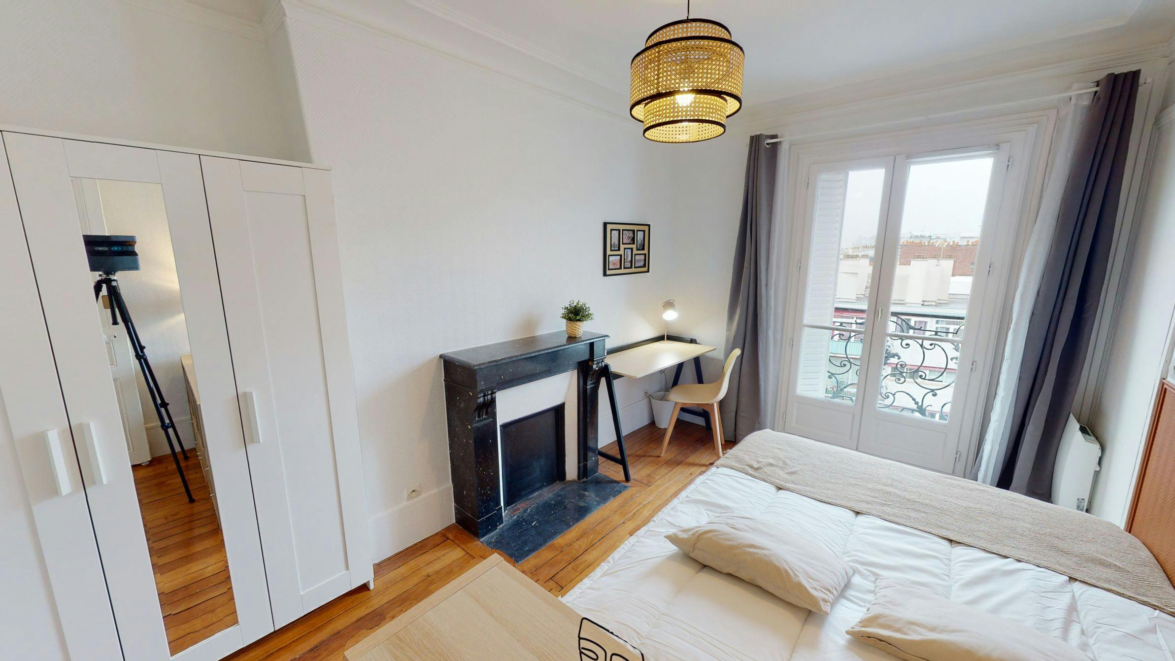 Private room for rent on Rue des Cloys, Paris - Vue 5