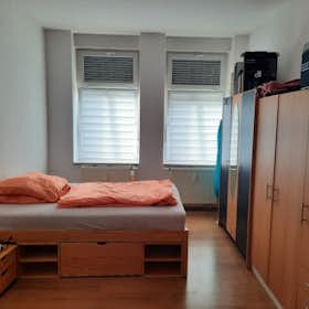 WG-Zimmer for rent for 550 € per month in Magdeburg, Schillerstraße