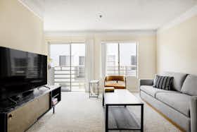 Appartamento in affitto a $3,013 al mese a Sherman Oaks, Van Nuys Blvd