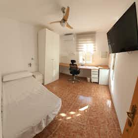 Private room for rent for €330 per month in Zaragoza, Calle Toledo